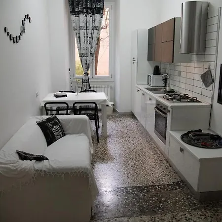 Beautiful And Spacious Next To Termini 10 Minutes From Coliseum Apartment