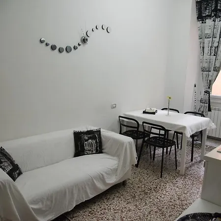 Beautiful And Spacious Next To Termini 10 Minutes From Coliseum * Rome