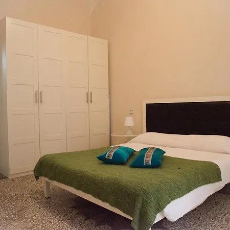 Beautiful And Spacious Next To Termini 10 Minutes From Coliseum Appartement Rome