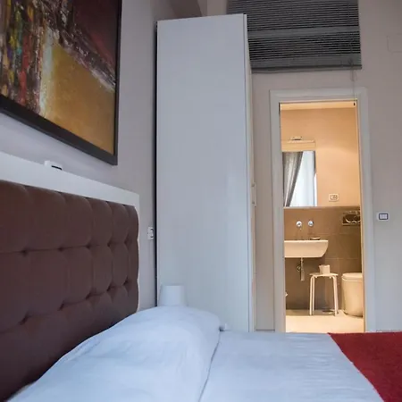 Beautiful And Spacious Next To Termini 10 Minutes From Coliseum Appartement