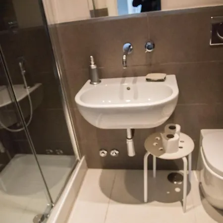 Beautiful And Spacious Next To Termini 10 Minutes From Coliseum Appartement *